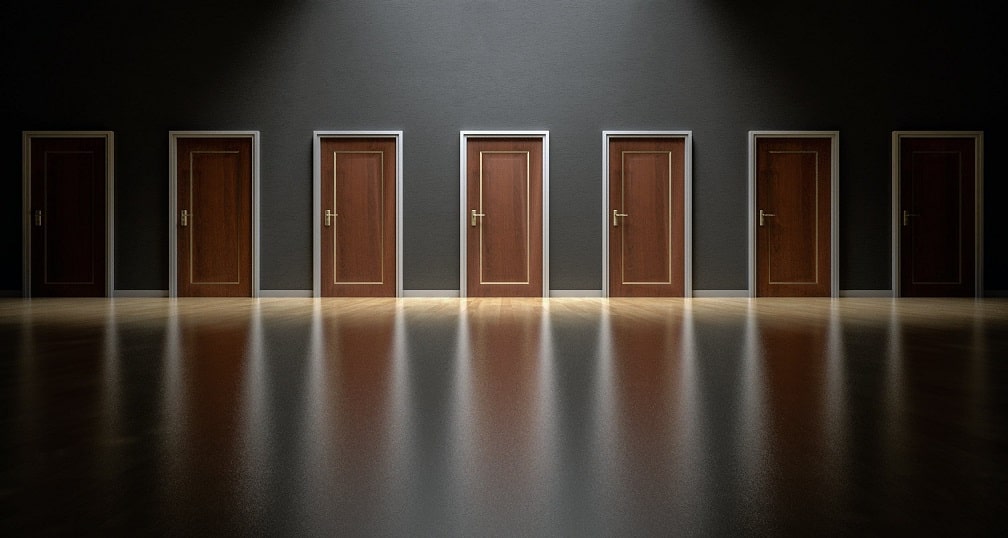 7 דלתות שממחישות דרכים שונות